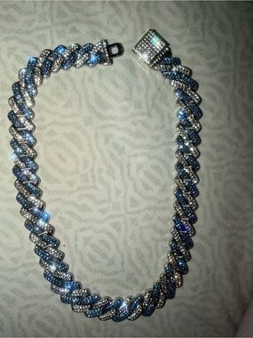 SHEIN Blue and Silver Necklace
With bracelet